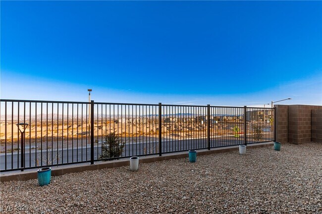 Building Photo - 1592 Pacific Baza St