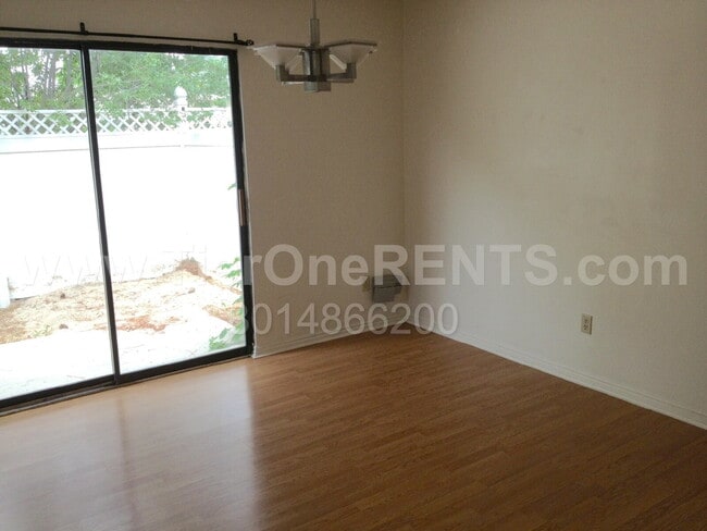Building Photo - NO DEPOSIT option available for qualified ...
