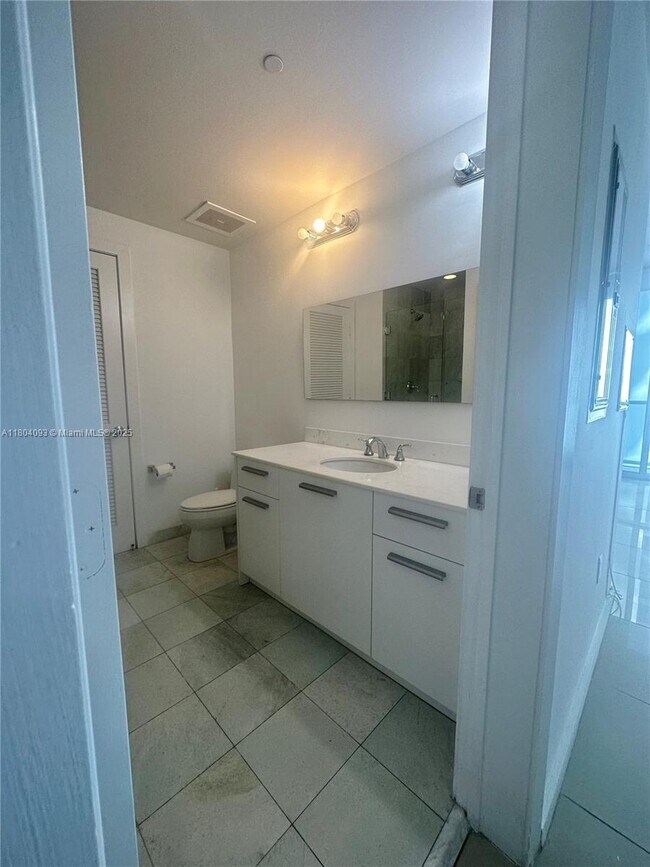Building Photo - 1050 Brickell Ave