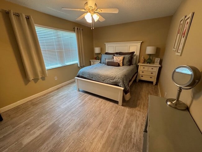 Building Photo - Furnished 2/2 Seasonal in Seven Lakes