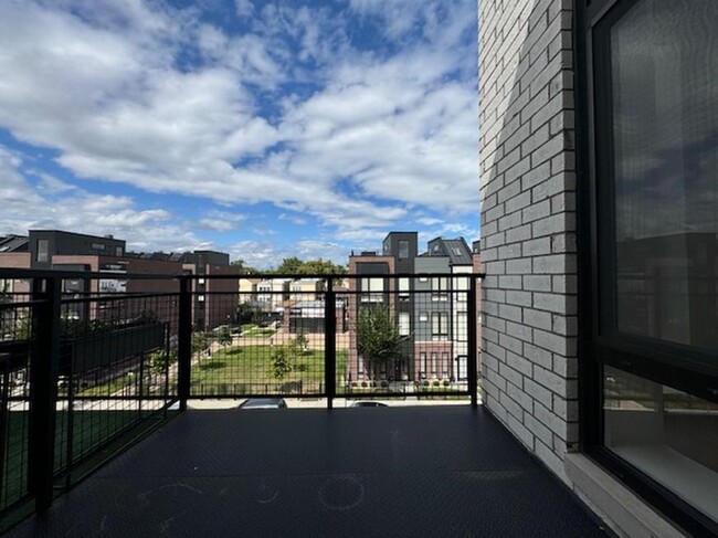 Building Photo - 3 bedroom in Chicago IL 60641