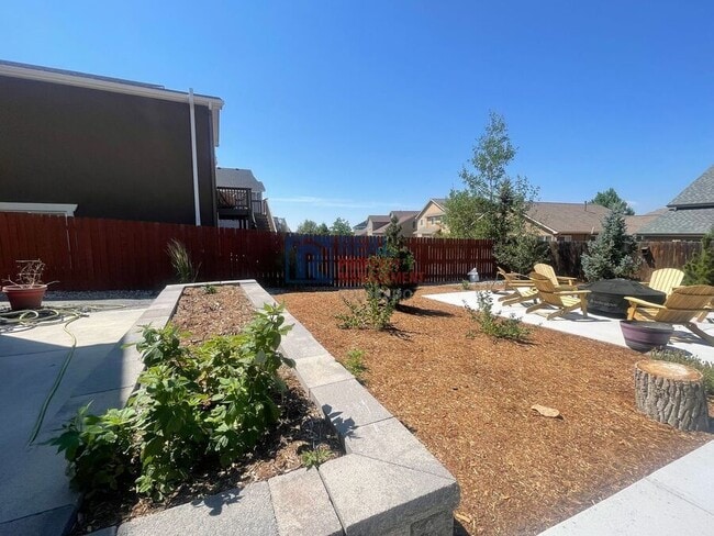 Building Photo - 10470 Mount Emerald Dr