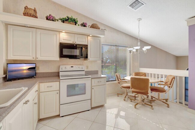 Building Photo - 10592 Tropic Palm Ave