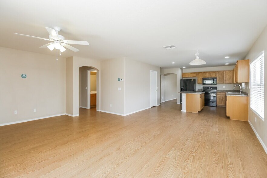 Building Photo - 33446 N Madison Way Dr