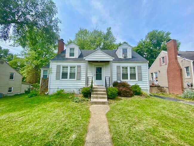 Building Photo - Adorable Remodeled 3 Bedroom Cape Cod!