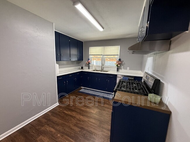 Building Photo - 9108 E Marshall St