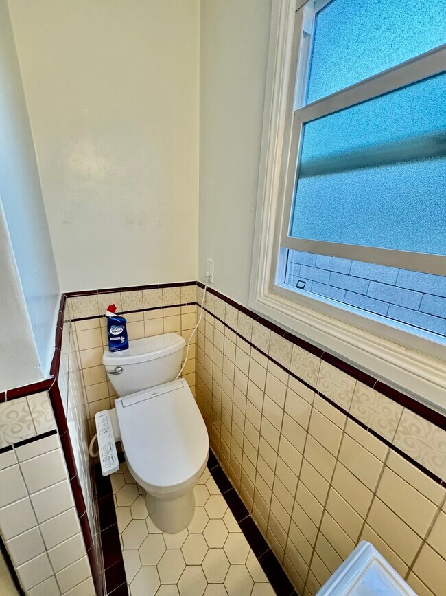 Bathroom - 1923 Talmadge St