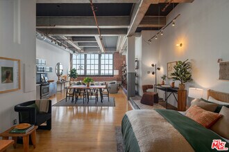 Building Photo - 1850 Industrial St