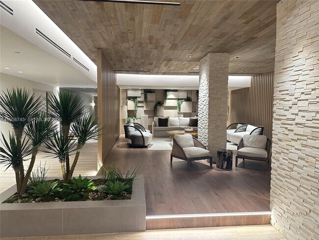 Building Photo - 2301 Collins Ave