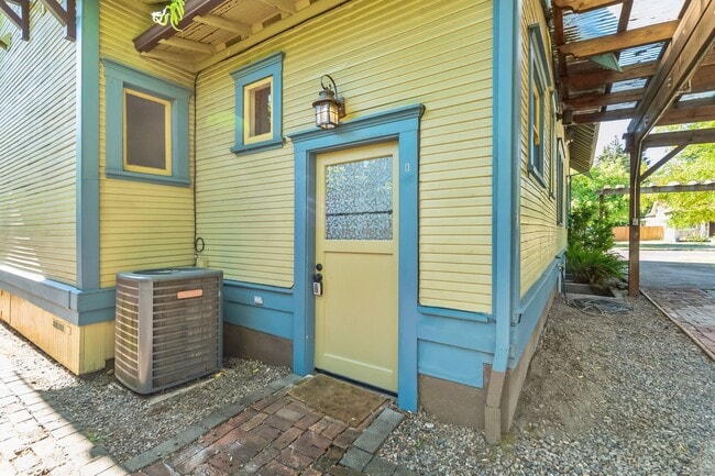 Building Photo - Utilities included!