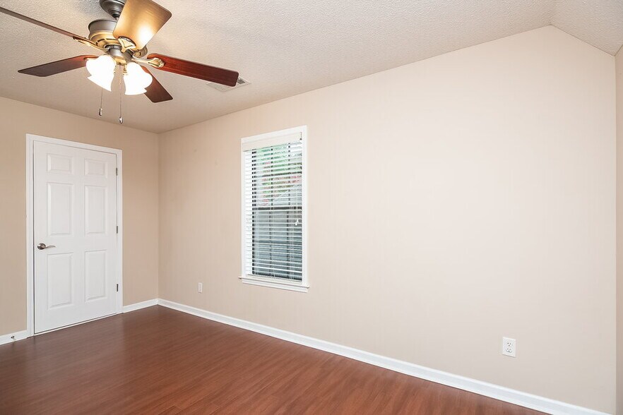 Building Photo - 8018 Jills Creek Dr