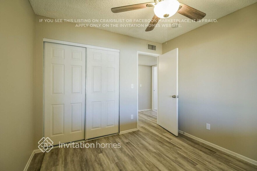 Building Photo - 1102 W Helena Dr