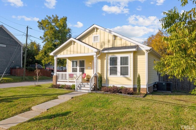 Primary Photo - Gorgeous 3 Bedroom home in Downtown Raleig...