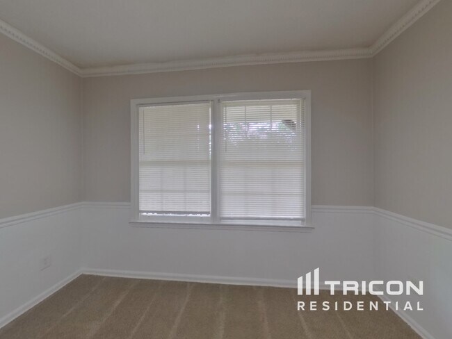 Building Photo - 955 Willow Run