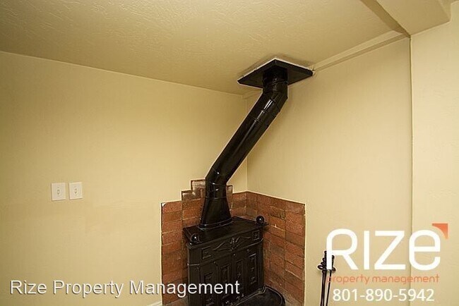 Building Photo - 3 br, 2 bath House - 1188 Gillespie Ave