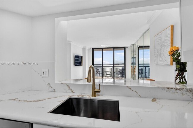 Building Photo - 540 Brickell Key Dr