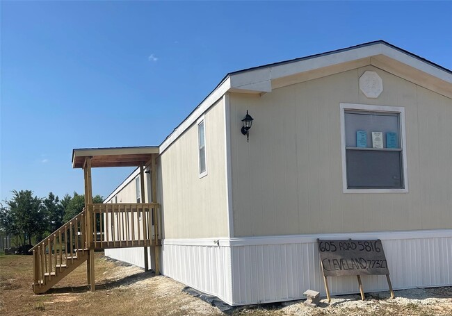 Building Photo - 605 Rd 5816