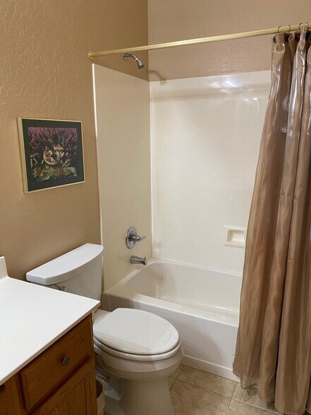 Building Photo - 7634 E San Fernando Dr