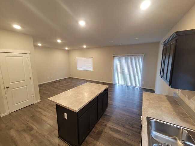 Building Photo - Spacious Bremerton 3 Bedroom, Available Now!