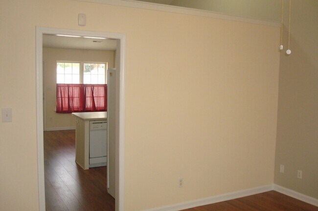 Building Photo - 425 Reavis Ave