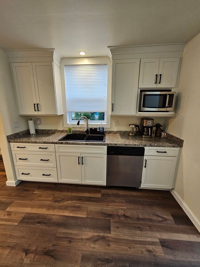 Building Photo - Furnished  3 bedroom in Mount Vernon for S...