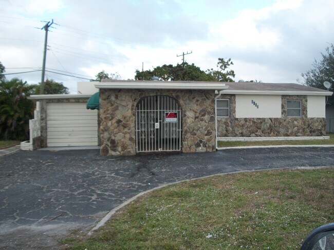 Building Photo - 4493 SW 49th Ct