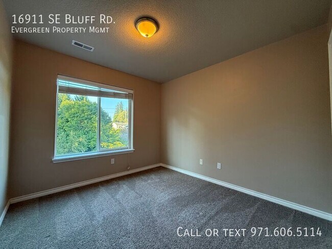 Building Photo - 16911 SE Bluff Rd