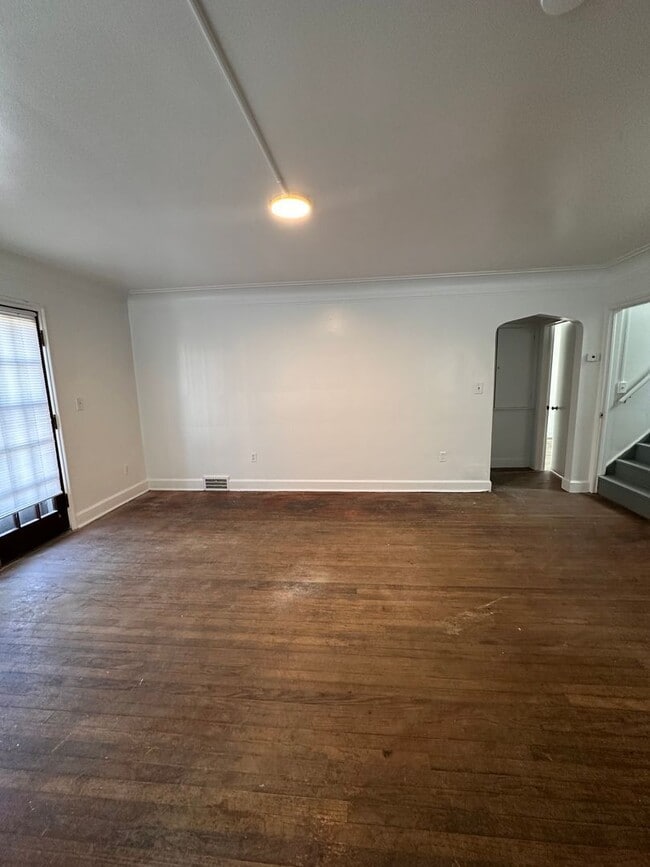 Building Photo - 210 Perrin St