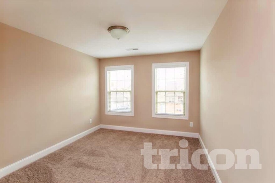 Building Photo - 1509 Burrows Ave