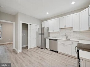 Building Photo - 1236 W Airdrie St