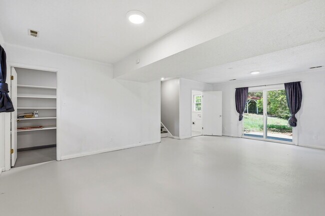 Building Photo - 5914 Ormskirk Dr