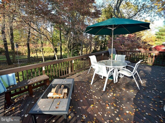 Building Photo - 610 John Marshall Dr NE