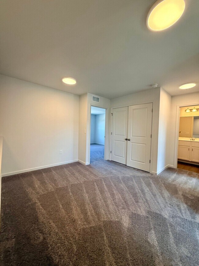 Building Photo - 45 N Conifer Dr