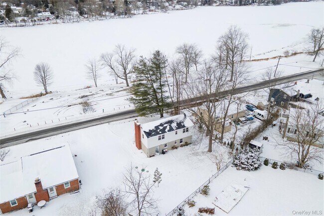 Building Photo - 74 Lakeshore Dr E