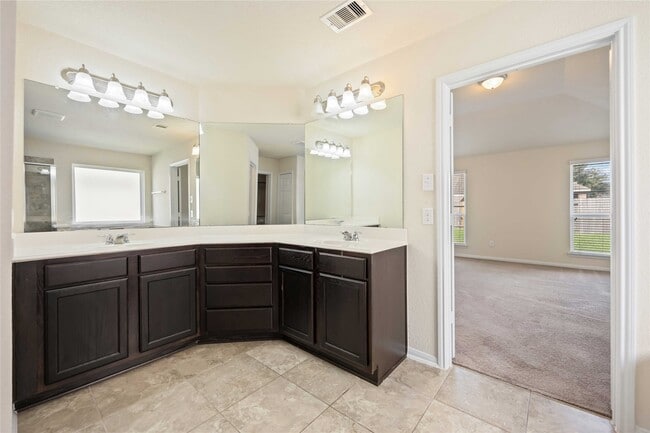 Building Photo - 14547 Myers Dr