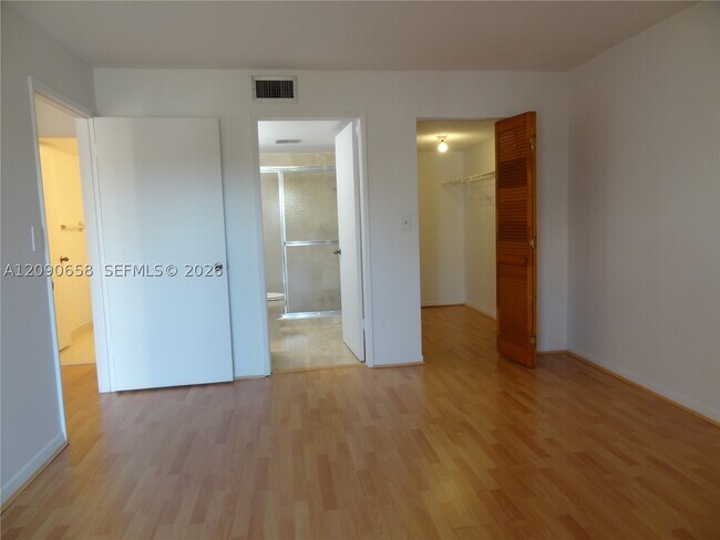 Building Photo - 8850 SW 123rd Ct