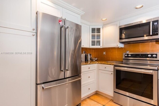 Building Photo - 2625 Collins Ave