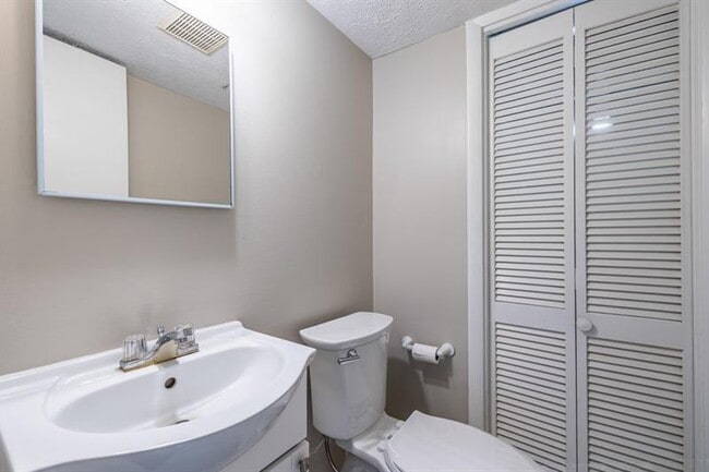 Building Photo - 120 Biscayne Dr NW