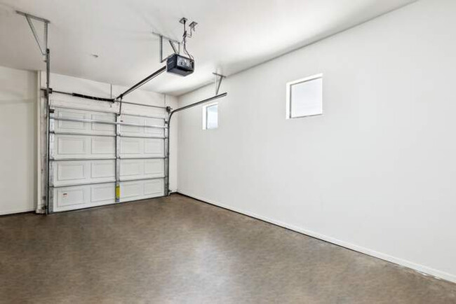 Building Photo - 6610 N 93rd Ave