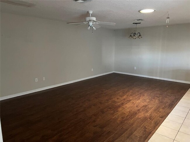 Building Photo - 1033 Willow Dr