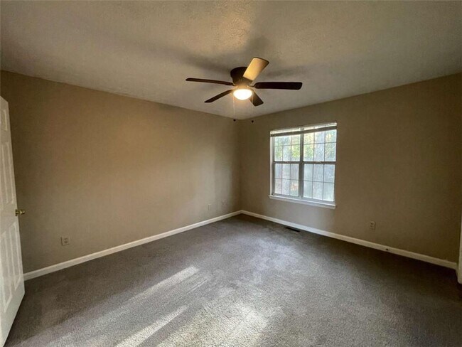 Building Photo - 3774 Meadow Creek Dr