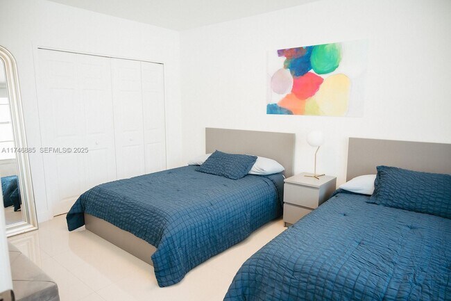 Building Photo - 3725 S Ocean Dr