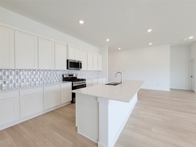 Building Photo - 17850 Aile Pierre Pass