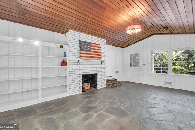 Building Photo - 5095 S Trimble Rd