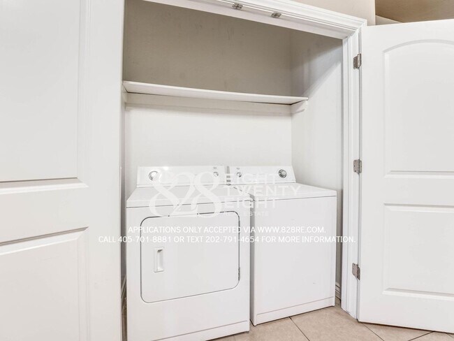 Building Photo - NEW TO THE MARKET!  Spacious 4 Bed/2 Bath Near very Close to Campus!!