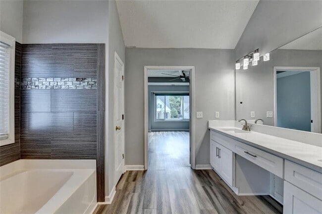 Building Photo - 702 Ashley Glen Ln