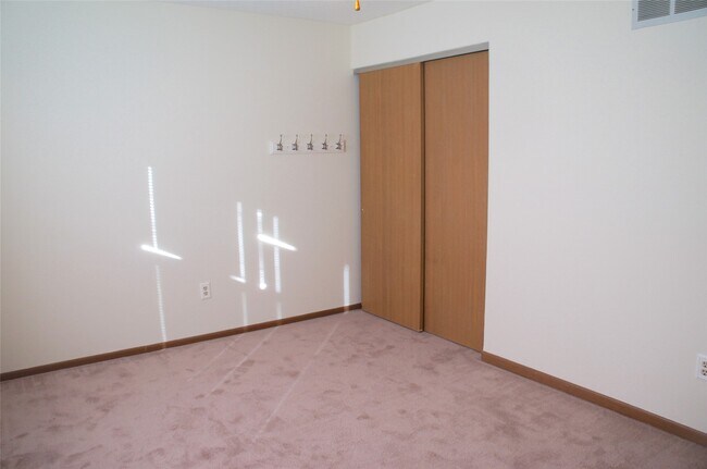 Building Photo - 1420 Royal Oak Ct