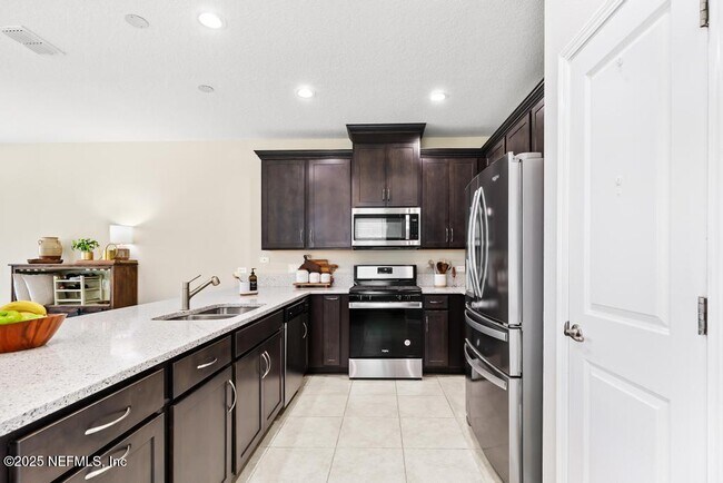 Building Photo - 91 Pinebury Ln