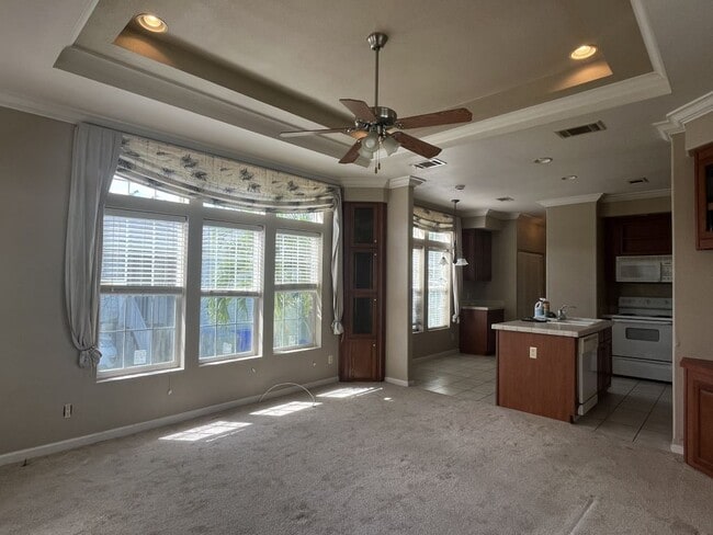 Building Photo - 47 Freedom Dr