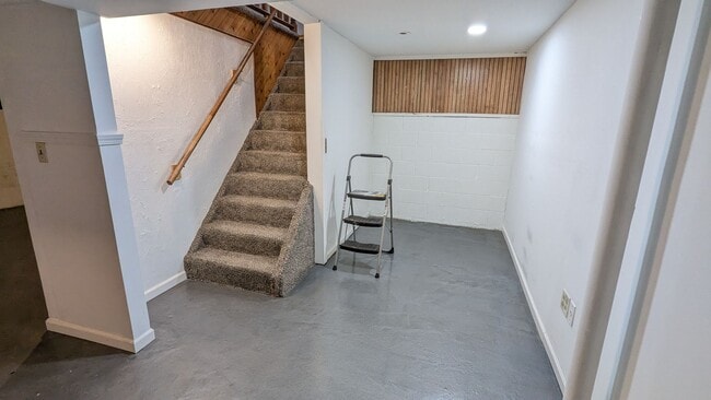 Building Photo - Well maintained 50s home with gorgeous kitchen